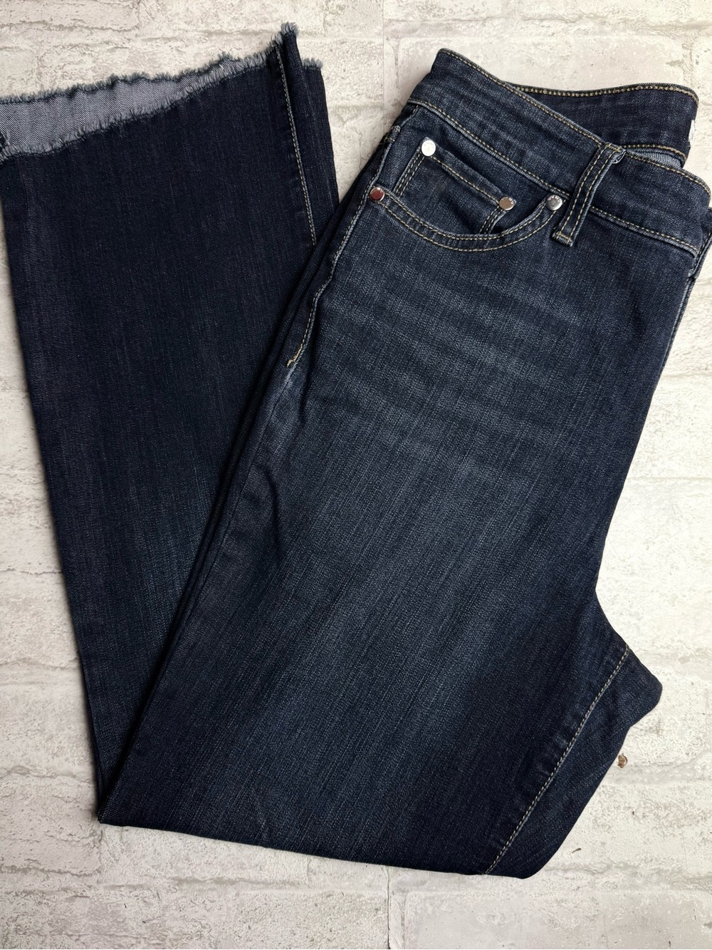 Nine West Kick Flare Jeans Raw Asymmetrical Hem Medium Rinse EUC 10😍